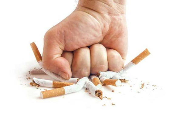 Hút thuốc lá làm tăng nguy cơ loãng xương