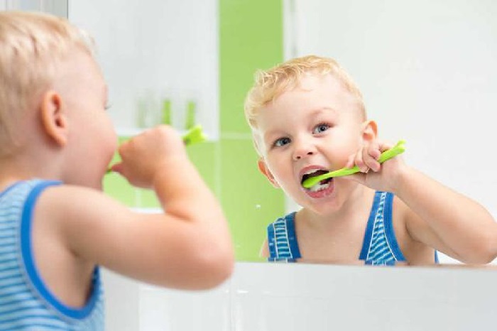 Vệ sinh răng miệng cho trẻ để phòng ngừa các nhiễm khuẩn hô hấp