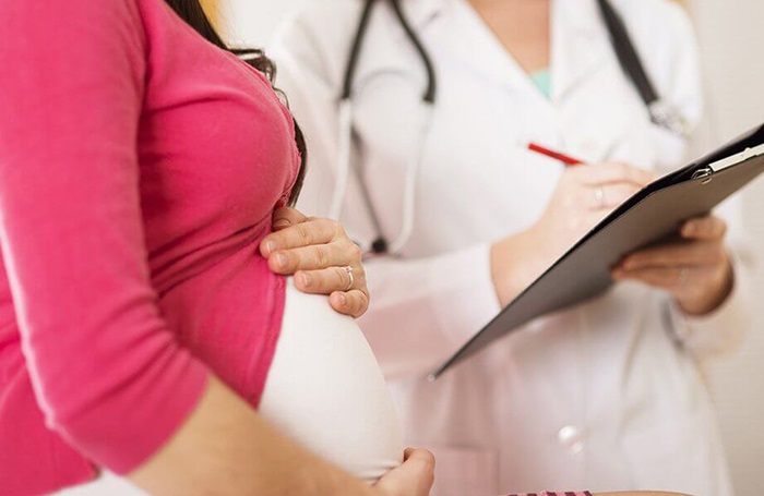 Khám thai định kỳ để theo dõi tình trạng rau quấn cổ thai nhi