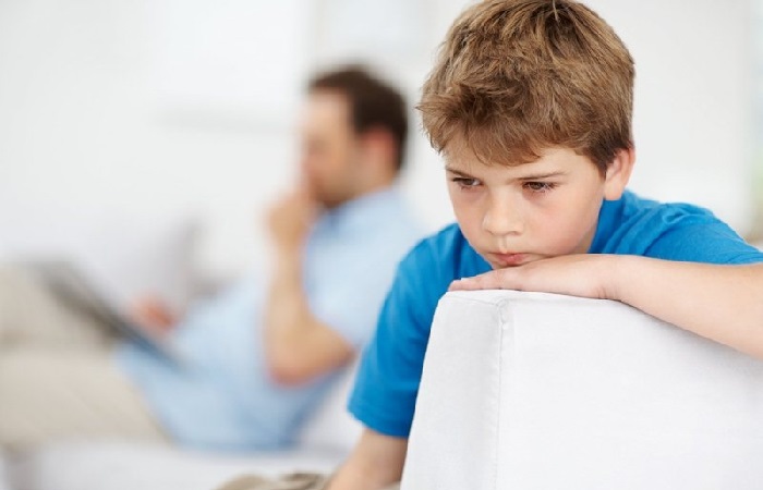 Cha mẹ ít quan tâm đến trẻ là nguyên nhân dẫn đến tự kỷ
