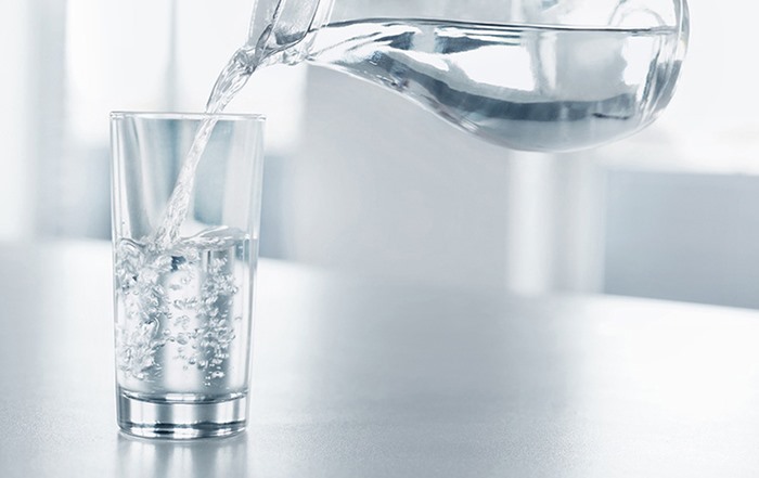 Uống nhiều nước giúp phòng ngừa sỏi thận hiệu quả