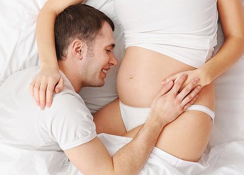 Có nên quan hệ khi mang thai