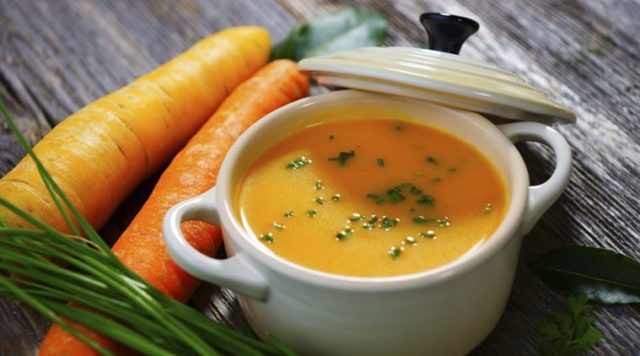 Chế độ dinh dưỡng cho trẻ bị sốt mọc răng