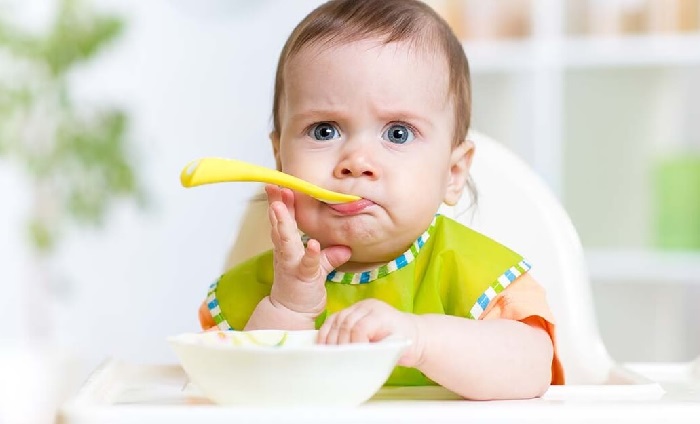 Cha mẹ nên khuyến khích trẻ tự làm những việc đơn giản