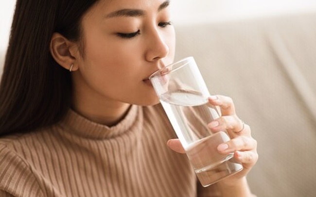 Viêm nang lông nên uống nhiều nước