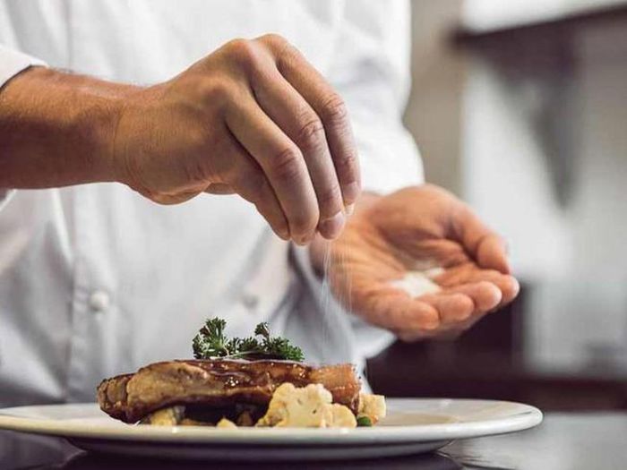 viêm gan c không nên tiêu thụ thực phẩm chứa nhiều muối