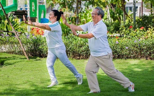 Tập luyện thể dục vừa đủ tốt cho người bị viêm gan b